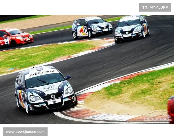 新加坡夜赛:里卡多代打出战,红牛赛车适应街道赛道挑战 新加坡夜赛:里卡多代打出战,红牛赛车适应街道赛道挑战