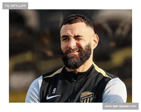 本泽马遭吉达联合零薪水续约提案,双方关系紧张球员要求不进入比赛名单 本泽马遭吉达联合零薪水续约提案,双方关系紧张球员要求不进入比赛名单